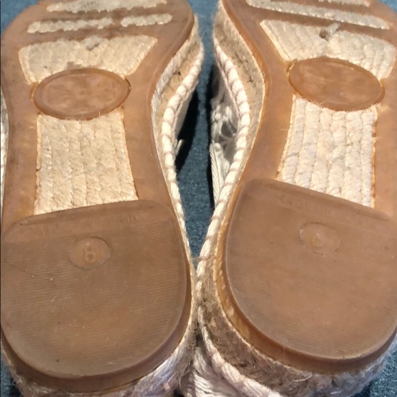 Tory Burch Darian Guipure Lace Flower Espadrilles! - Picture 4 of 8
